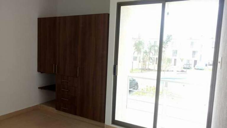 CASA EN RENTA BALI 3 NIVELES