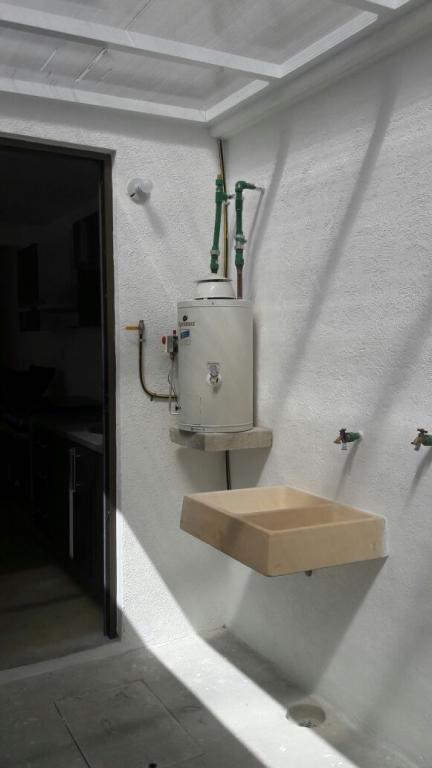 CASA EN RENTA BALI 3 NIVELES