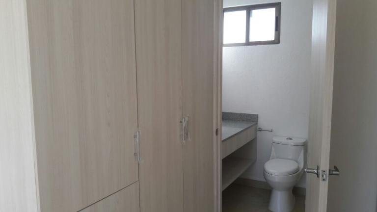CASA EN RENTA BALI 3 NIVELES