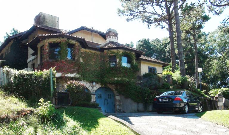 Venta de Chalet 5 o mas ambientes en Pinamar 