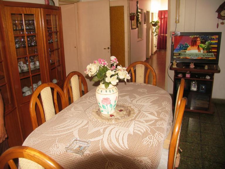 CASA CON LOCAL