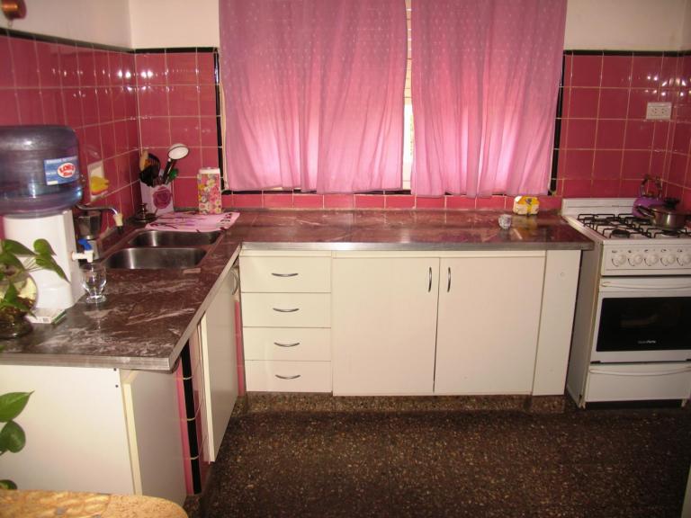 CASA CON LOCAL