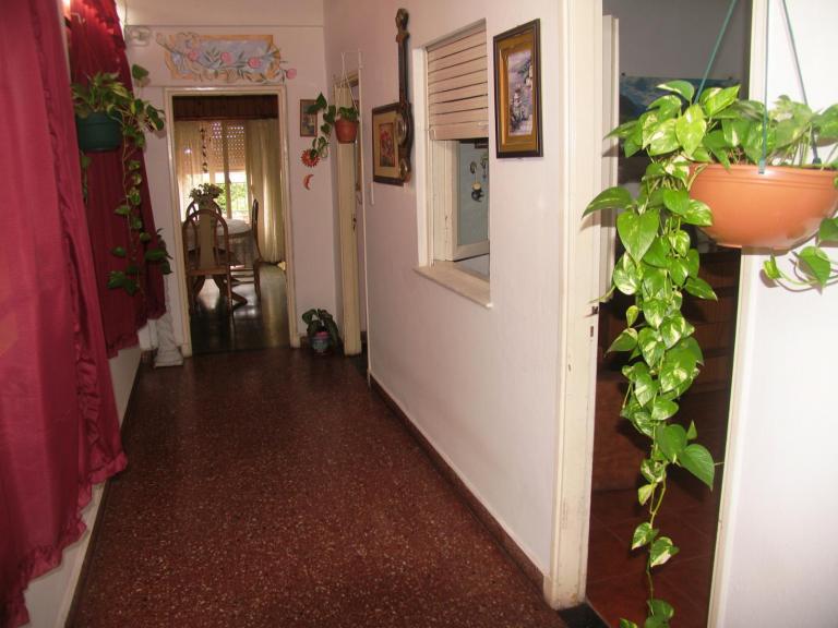 CASA CON LOCAL