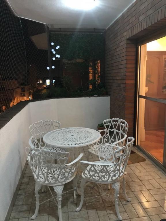 Departamento 4 ambientes con 2 cocheras y  baulera