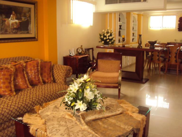 Junto Parque Colon Vendo Departamento 4 Dormitorios.2 parque