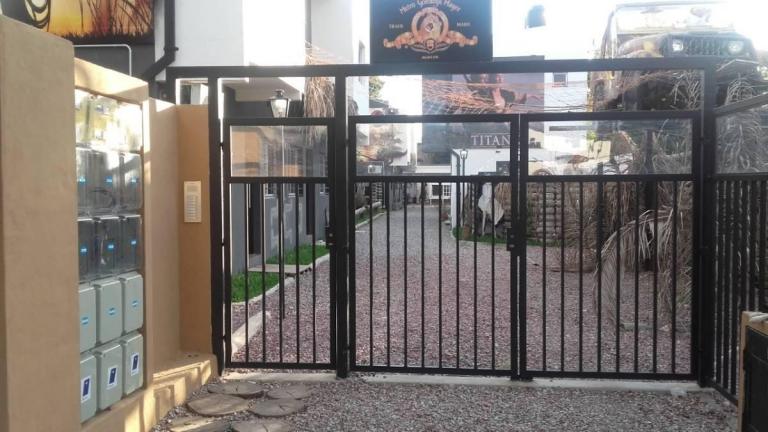 VENTA- ITUZAINGO- DUPLEX DE 3 AMBIENTES- PATIO Y COCHERA