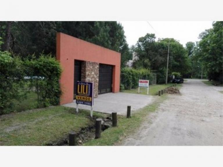 VENTA- PARQUE LELOIR- 1 CUADRA RESEROS CASA SOBRE 2300 M2 LO