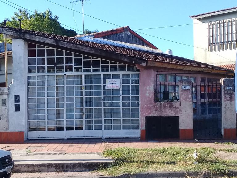 Se vende Ph en planta baja con local 4 ambientes - 3 dormit