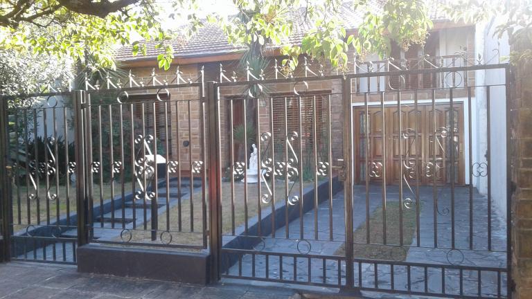 VENTA EXCELENTE CHALET 5 AMBIENTES