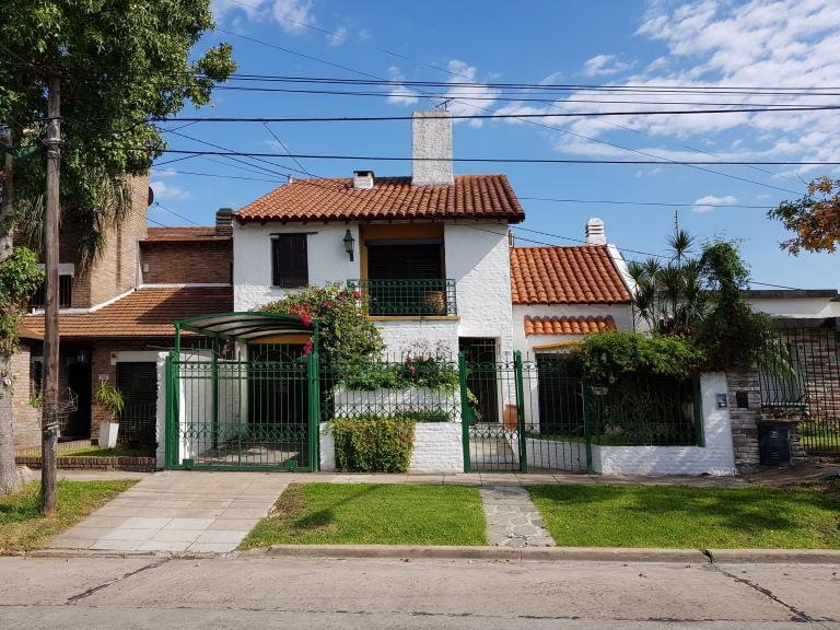CASTELAR Pque. Sayago 6 Amb. y dep-Pque Pileta