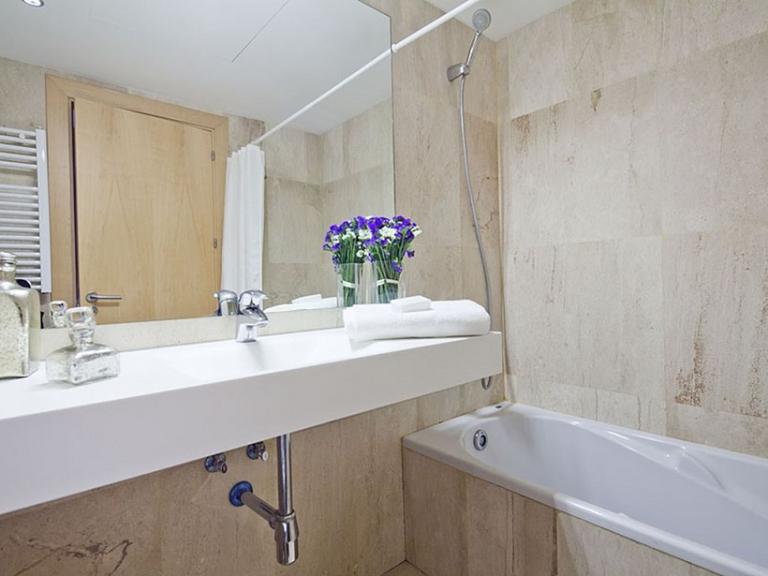 Inmosoluciones Aljarafe Gestiones, Alquiler de Chalet en    Altable Foto5 