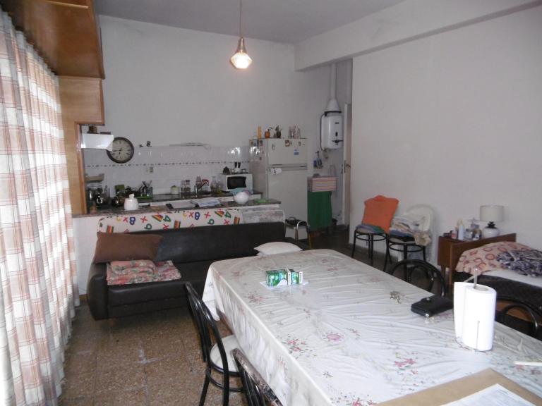 Casa 6amb 4deptos 8,66x31m A RECICLAR