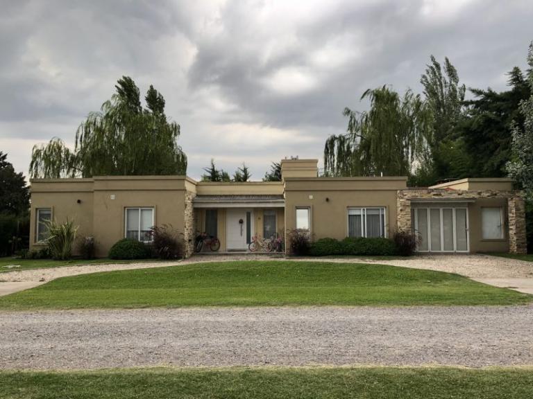Venta de excelente propiedad en Arroyo Dulce - Luján.