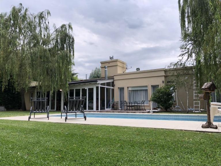 Venta de excelente propiedad en Arroyo Dulce - Luján.