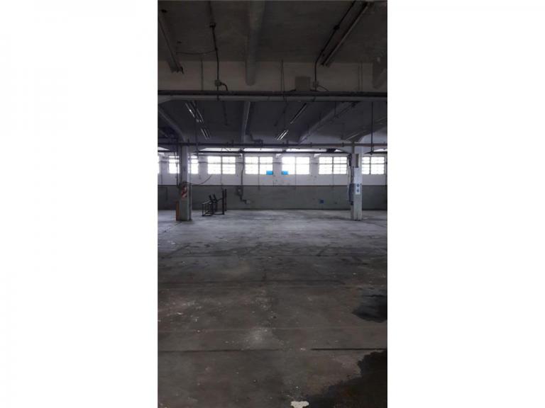 Excelente inmueble industrial 1900 m2 Av. J. D. Peron 5700