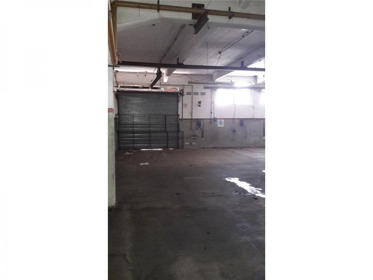 Excelente inmueble industrial 1900 m2 Av. J. D. Peron 5700