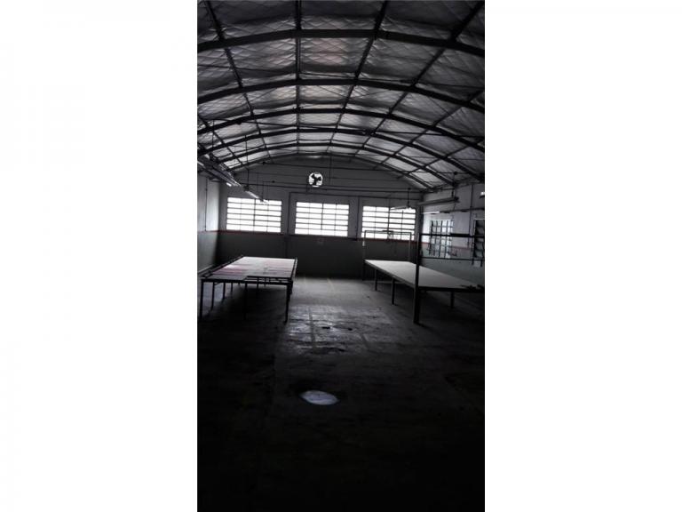 Excelente inmueble industrial 1900 m2 Av. J. D. Peron 5700
