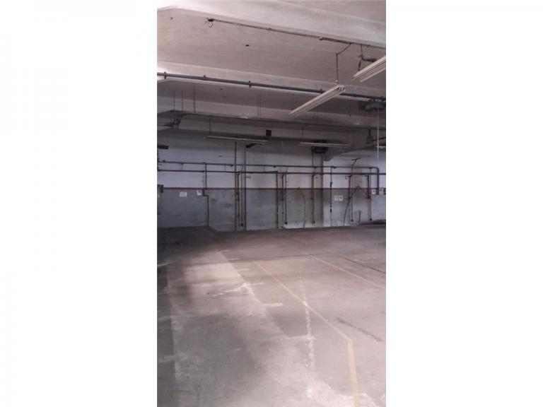 Excelente inmueble industrial 1900 m2 Av. J. D. Peron 5700