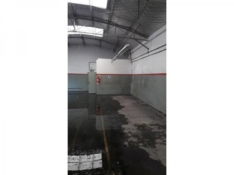 Excelente inmueble industrial 1900 m2 Av. J. D. Peron 5700