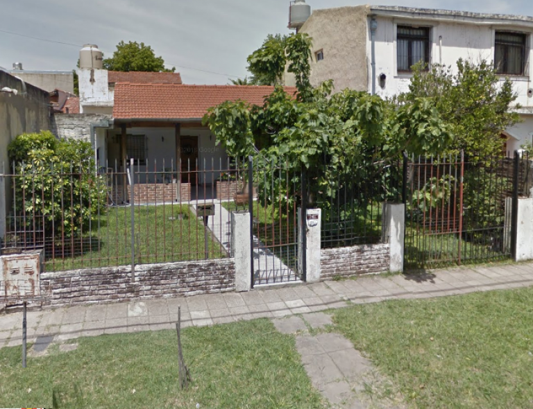 CASA EN VENTA EN ITUZAINGO. TODOS LOS SERVICIOS