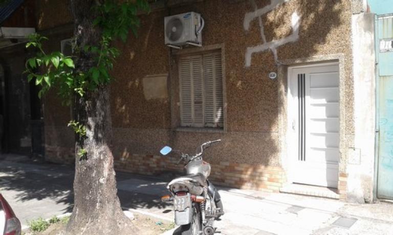 VENTA DEPTO TIPO CASA SOBRE CALLEE ZELARAYAN EN CAP FED.
