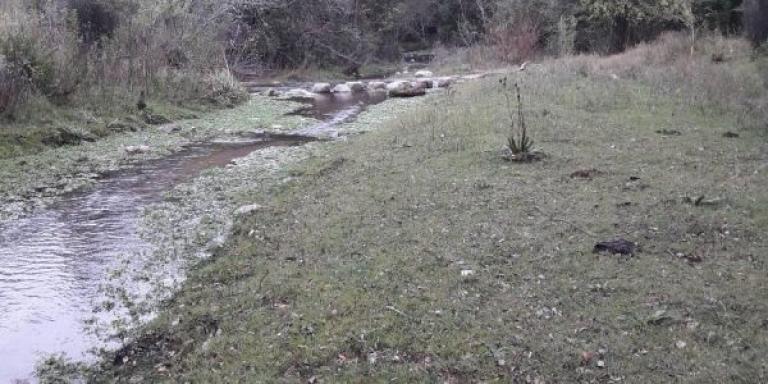 Fracción 7765 m2 con Costa de Río Dolores