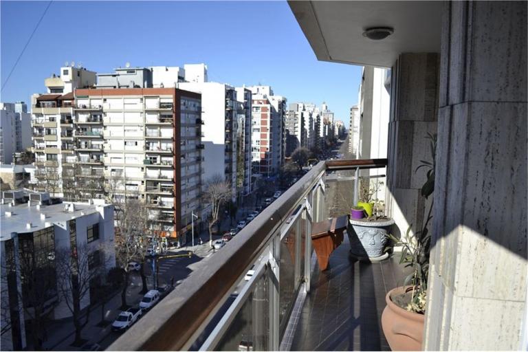 * Piso Plaza Mitre 4 amb *