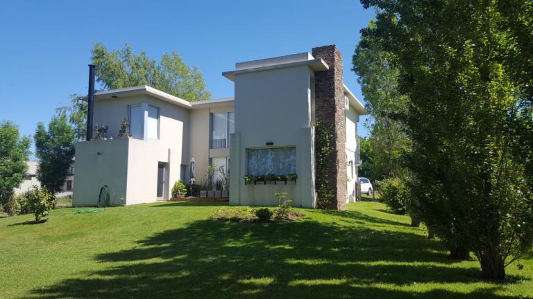 Casa en Estancia Smithfield, Ruta 9 Zárate