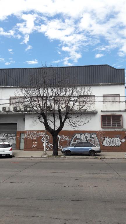 IMPORTANTE INMUEBLE INDUSTRIAL 1900 m2