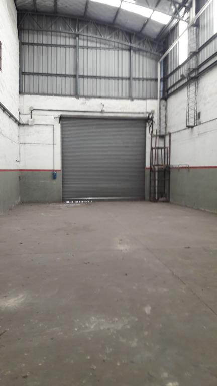 IMPORTANTE INMUEBLE INDUSTRIAL 1900 m2