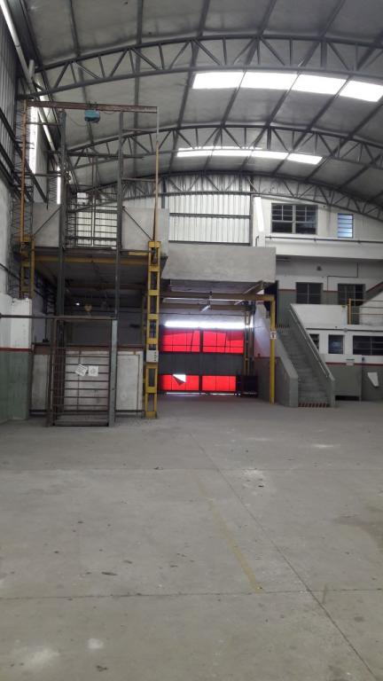 IMPORTANTE INMUEBLE INDUSTRIAL 1900 m2