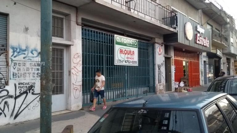 LOCAL CON VIVIENDA y DEPOSITO SOBRE ARTERIA COMERCIAL