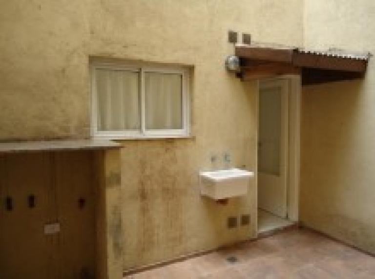 VENTA DE DPTO P/B DE UN DORM Bº PUEYRREDON (Código: 249)