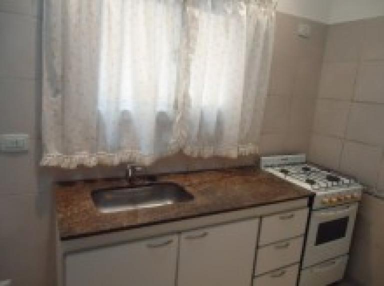 VENTA DE DPTO P/B DE UN DORM Bº PUEYRREDON (Código: 249)