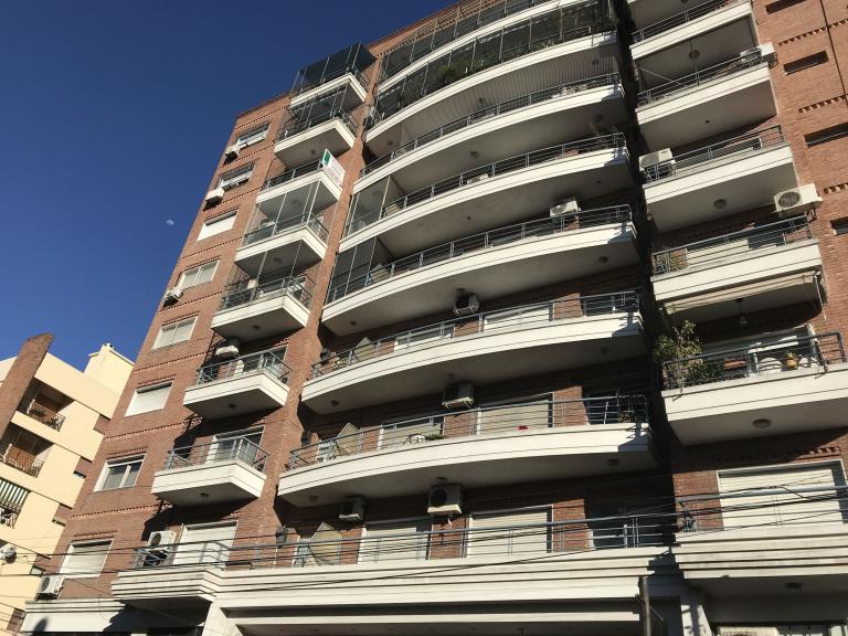 Departamento de 3 amplios ambientes de categoría