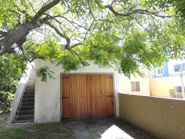 Casa sola en lote de 380 M2. A metros del mar