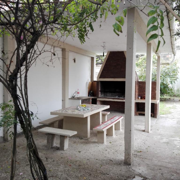 Casa sola en lote de 380 M2. A metros del mar
