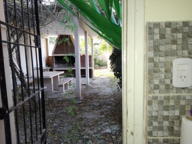 Casa sola en lote de 380 M2. A metros del mar