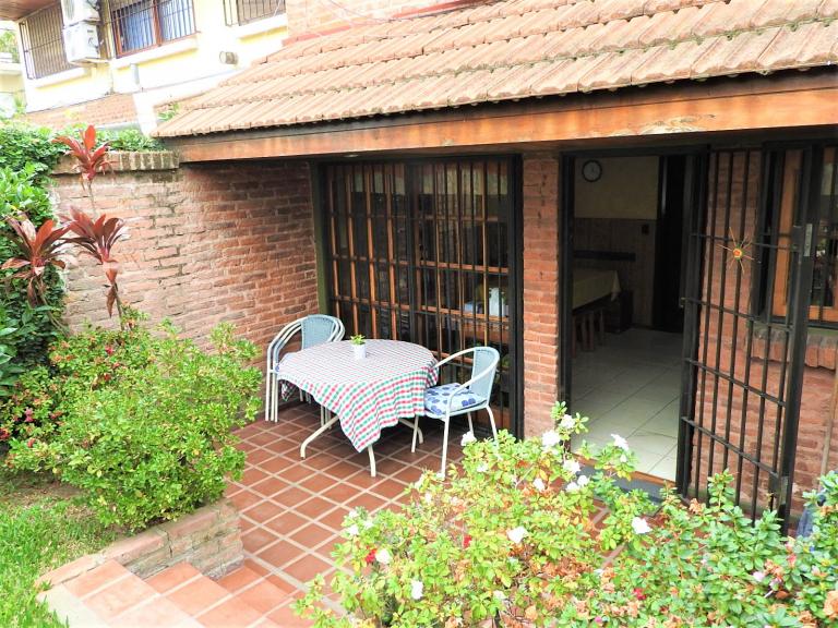 Duplex, 3 dormitprios, jardín, pileta y quincho.