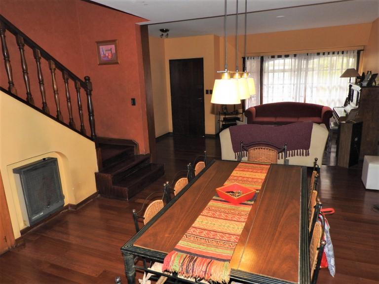 Duplex, 3 dormitprios, jardín, pileta y quincho.