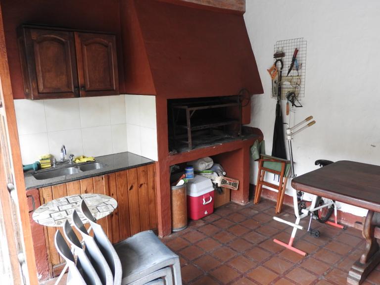 Duplex, 3 dormitprios, jardín, pileta y quincho.