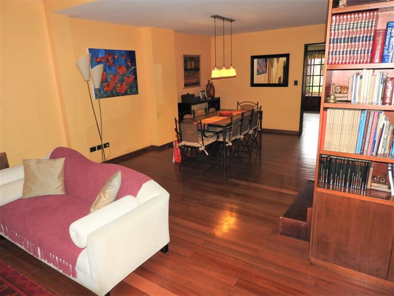 Duplex, 3 dormitprios, jardín, pileta y quincho.