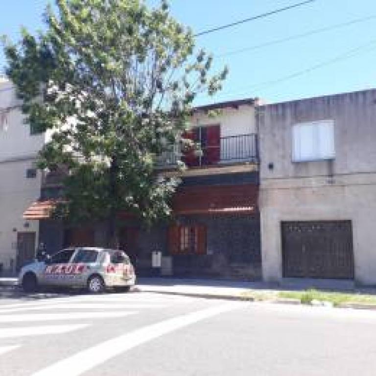 EXCELENTE TERRENO CON CONSTRUCCIÓN