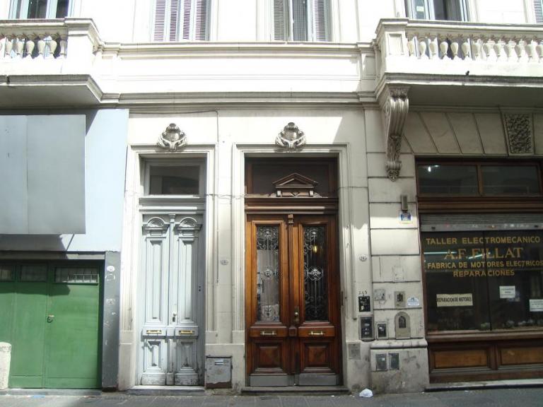 PH DE 4 AMB. CON PATIO Y TERRAZA