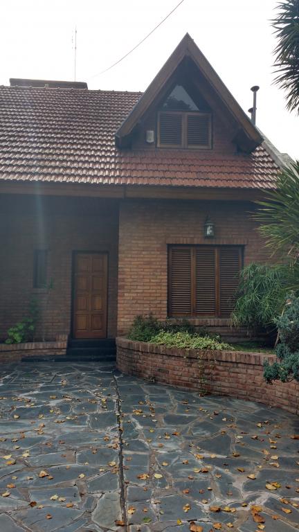 PERMUTA CHALET A 10 CUADRAS DE ESTACION DE HURLINGHAM