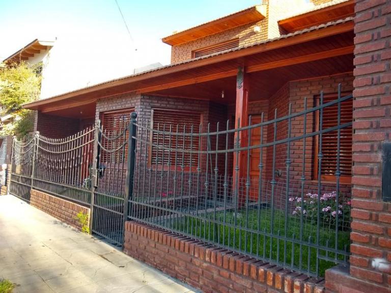 VENTA_ HERMOSA CASA 3 DORMITORIOS_CIPOLLETTI_RIO NEGRO