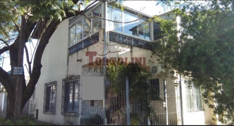 CASA EN CASTELAR SUR