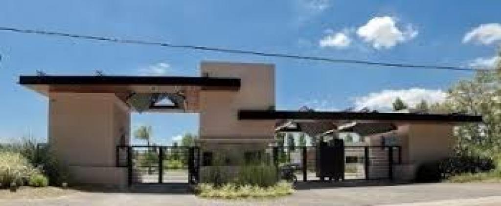 CASA MINIMALISTA HARAS MARIA VISTORIA