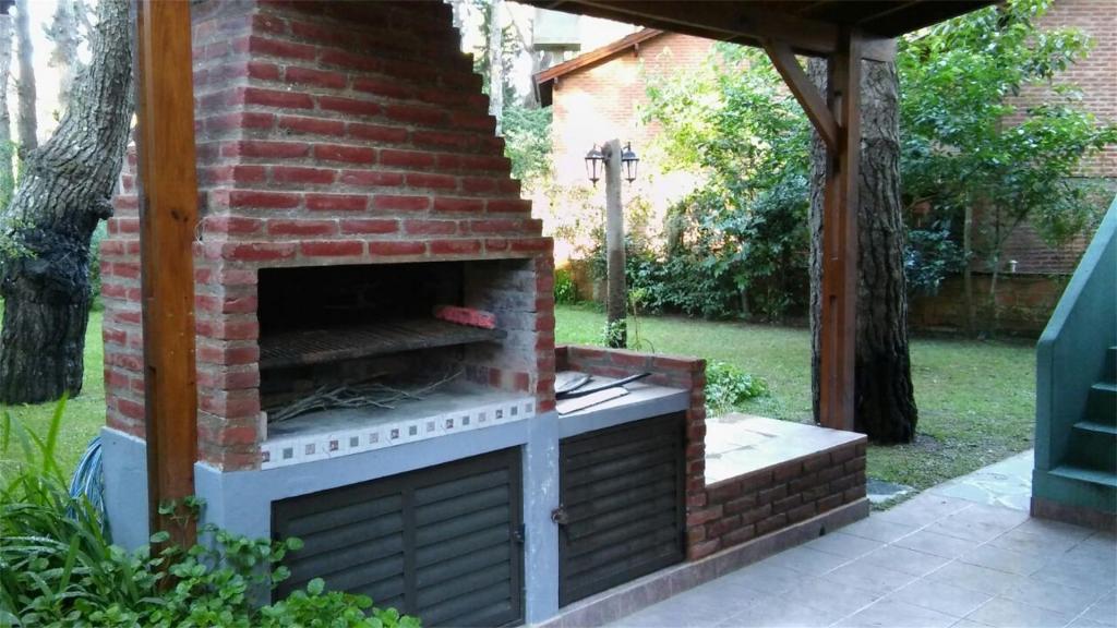 EXCELENTISIMO CHALET DE 5 AMB EN 2 PLANTAS CON COCHERA.