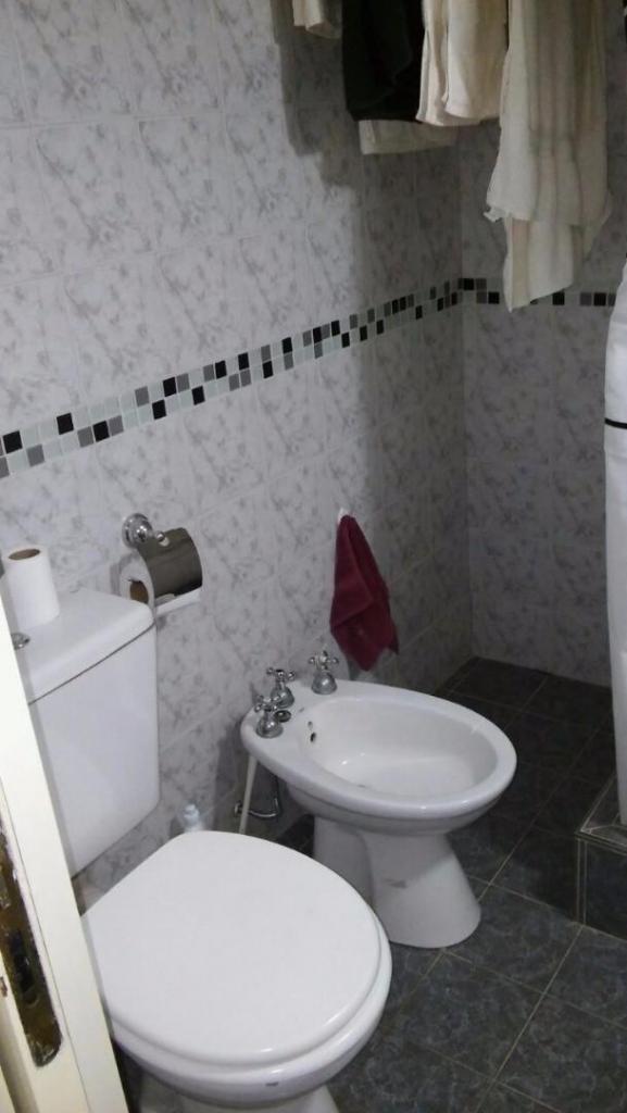 EXCELENTISIMO CHALET DE 5 AMB EN 2 PLANTAS CON COCHERA.